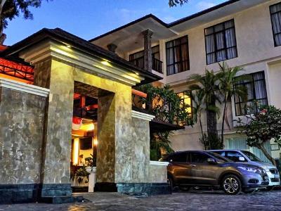 Hotel Kuta 4*